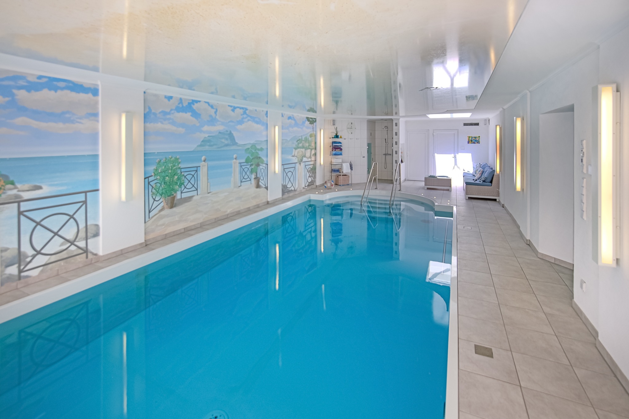 Innenpool einer Immobilie in Idstein